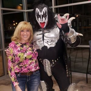 Meet your Posher, Sharon